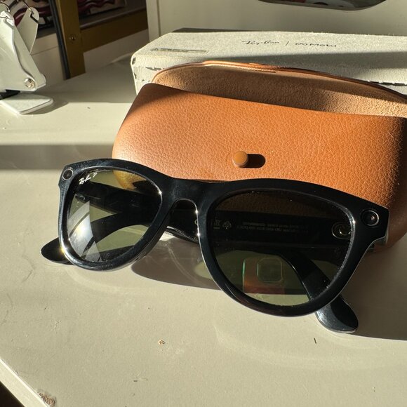 Ray-Ban Black Sunglasses with Brown Case display picture 3